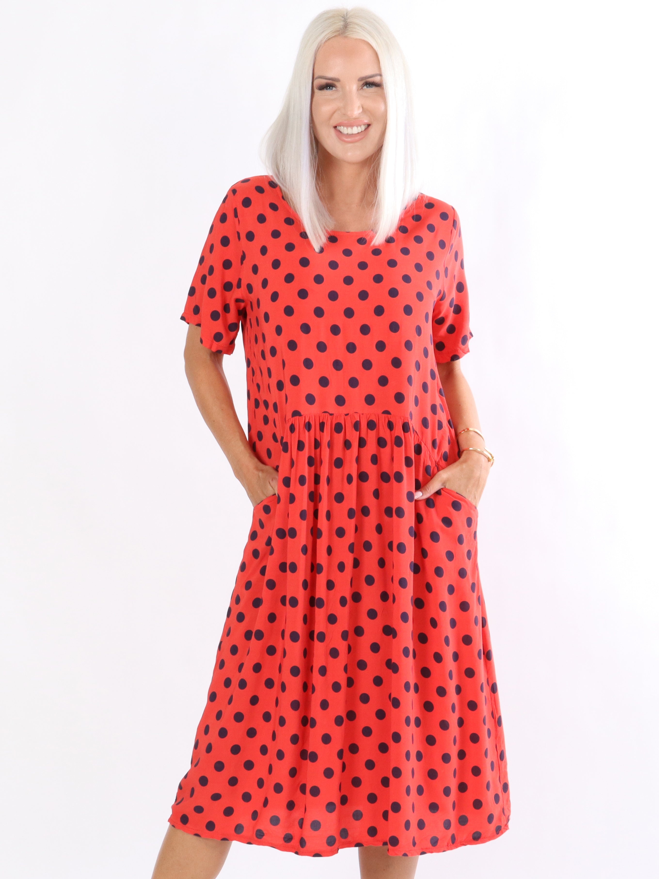 Line - Klänning med prickar i lös passform